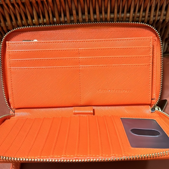 Chelmon Wristlet Zip Around Wallet. Multiple slots for cards/cash/miscellaneous - Picture 3 of 6